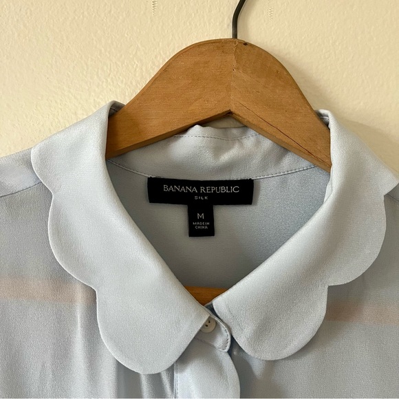 NWOT Women’s Banana Republic Blue Silk Blouse with Scalloped Trim - Picture 2 of 10